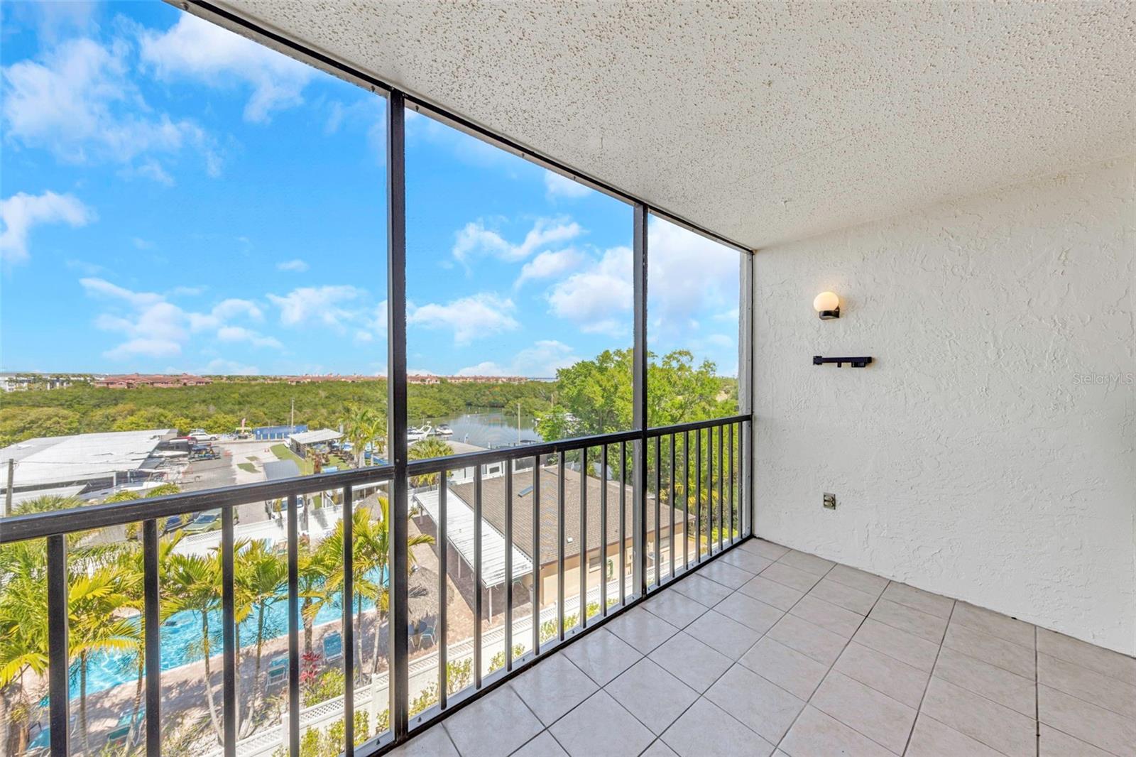 Image 38 of 57 For 1000 Cove Cay Drive 5d