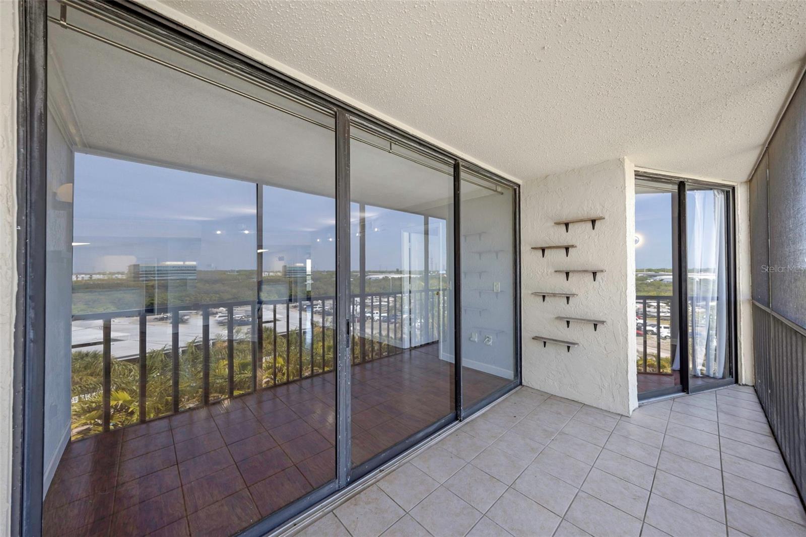 Image 40 of 57 For 1000 Cove Cay Drive 5d