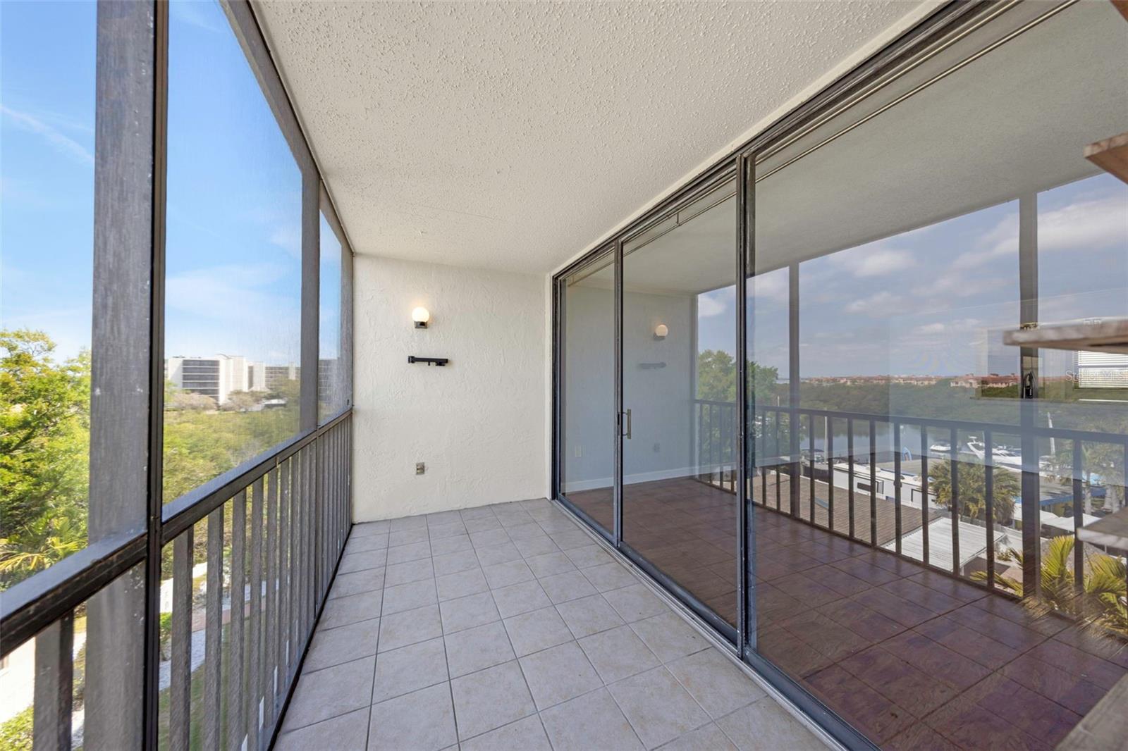 Image 41 of 57 For 1000 Cove Cay Drive 5d