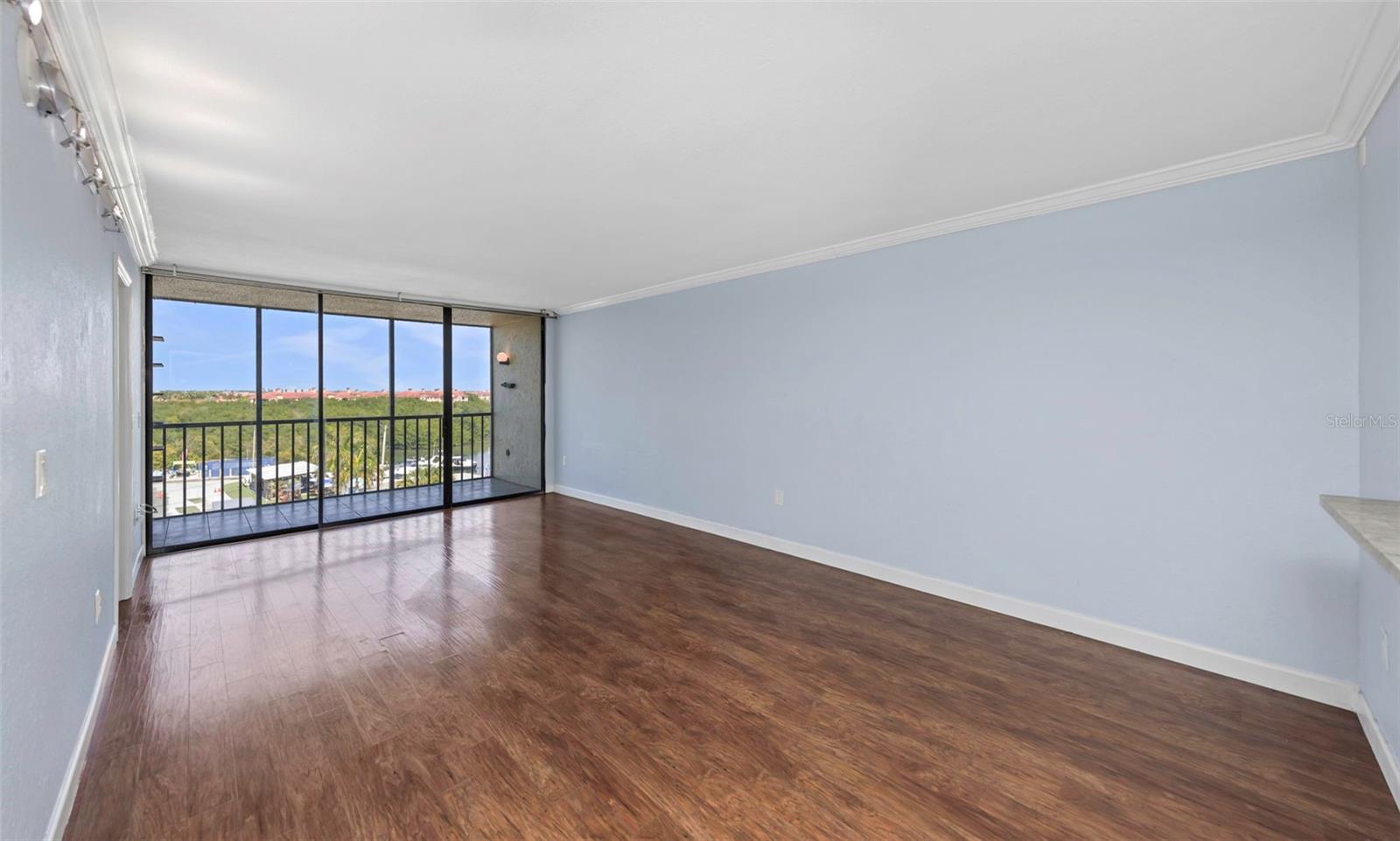 Image 5 of 57 For 1000 Cove Cay Drive 5d