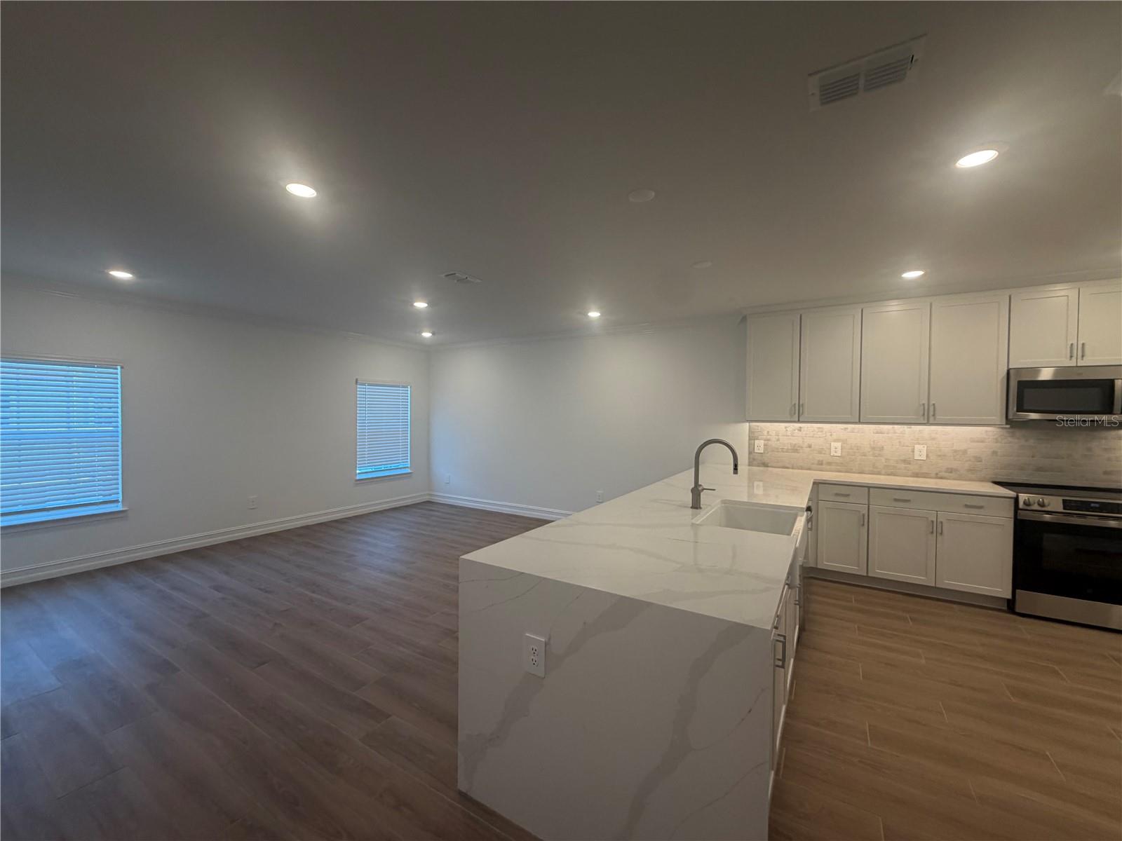 Image 10 of 27 For 1427 Chestnut Street