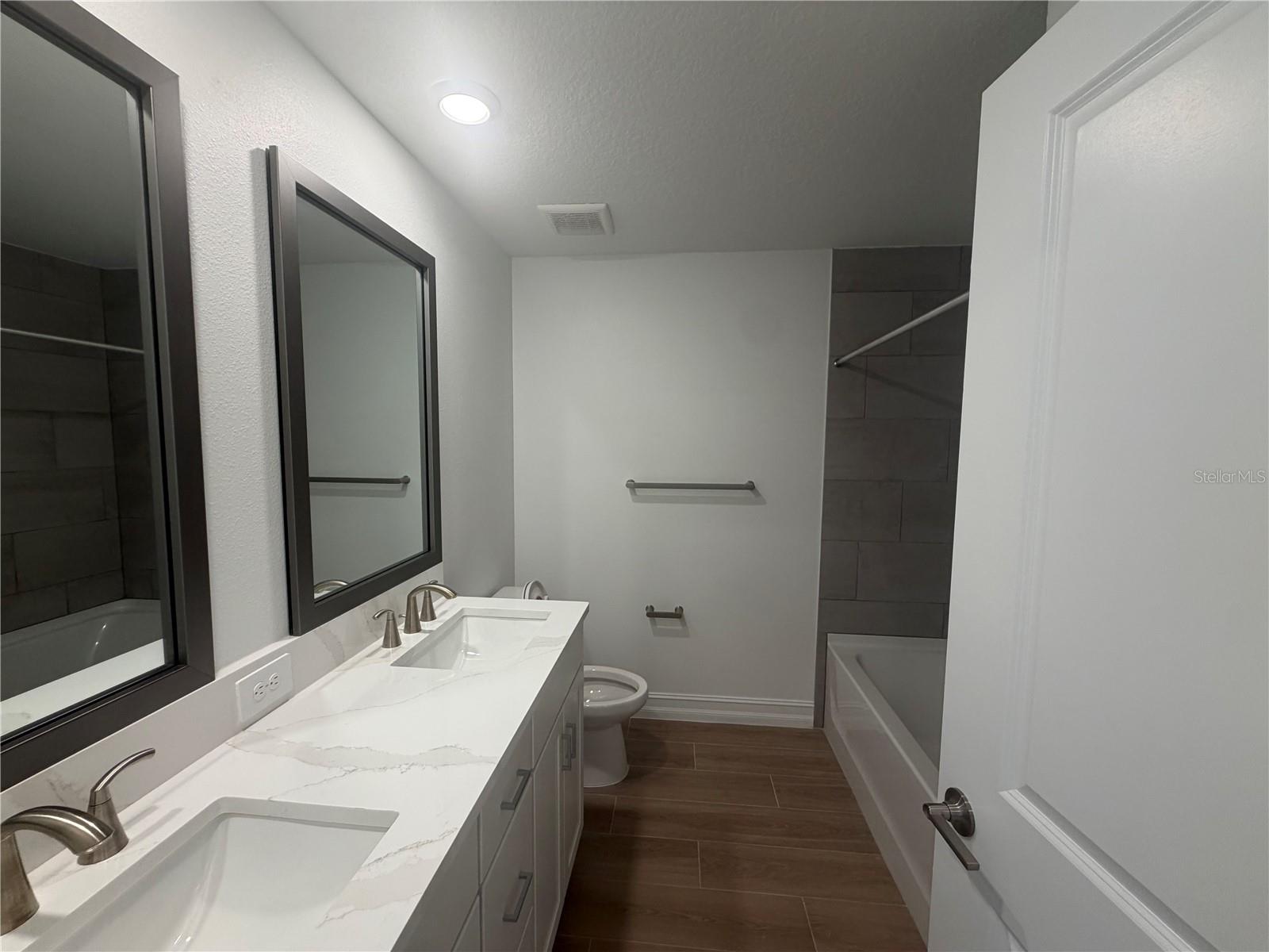 Image 25 of 27 For 1427 Chestnut Street