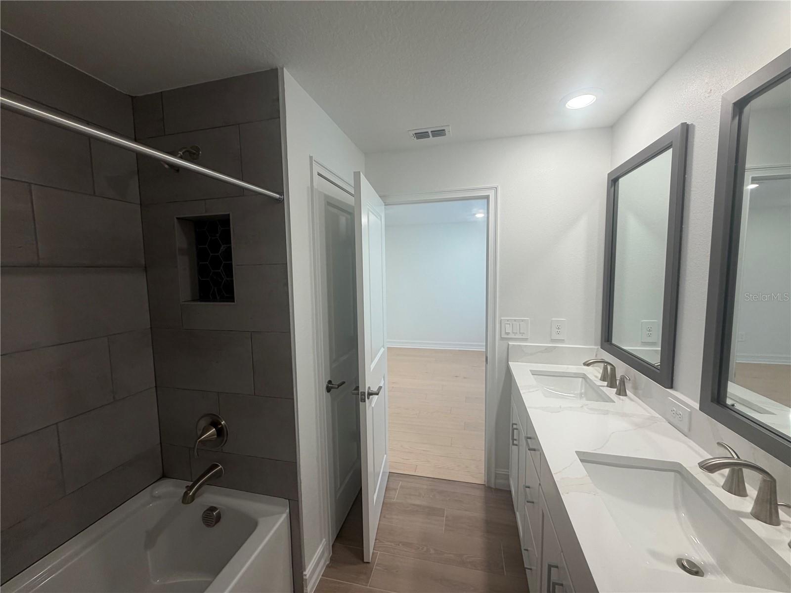 Image 26 of 27 For 1427 Chestnut Street