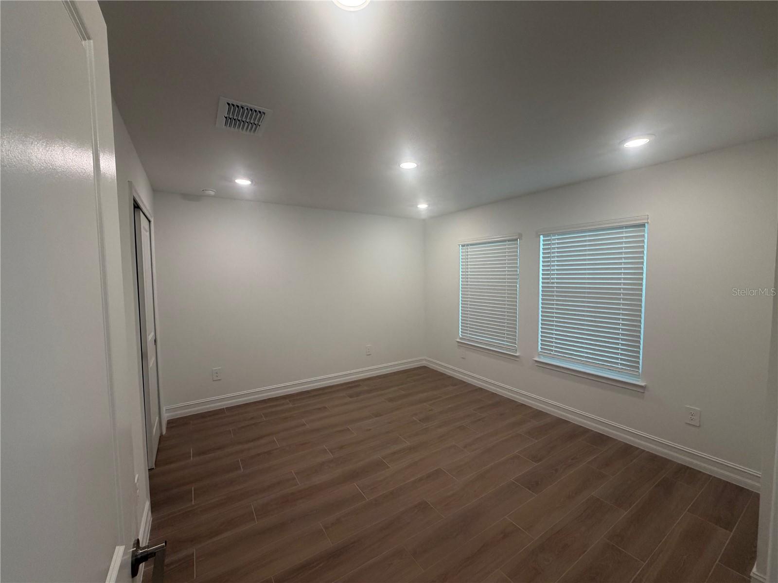 Image 5 of 27 For 1427 Chestnut Street