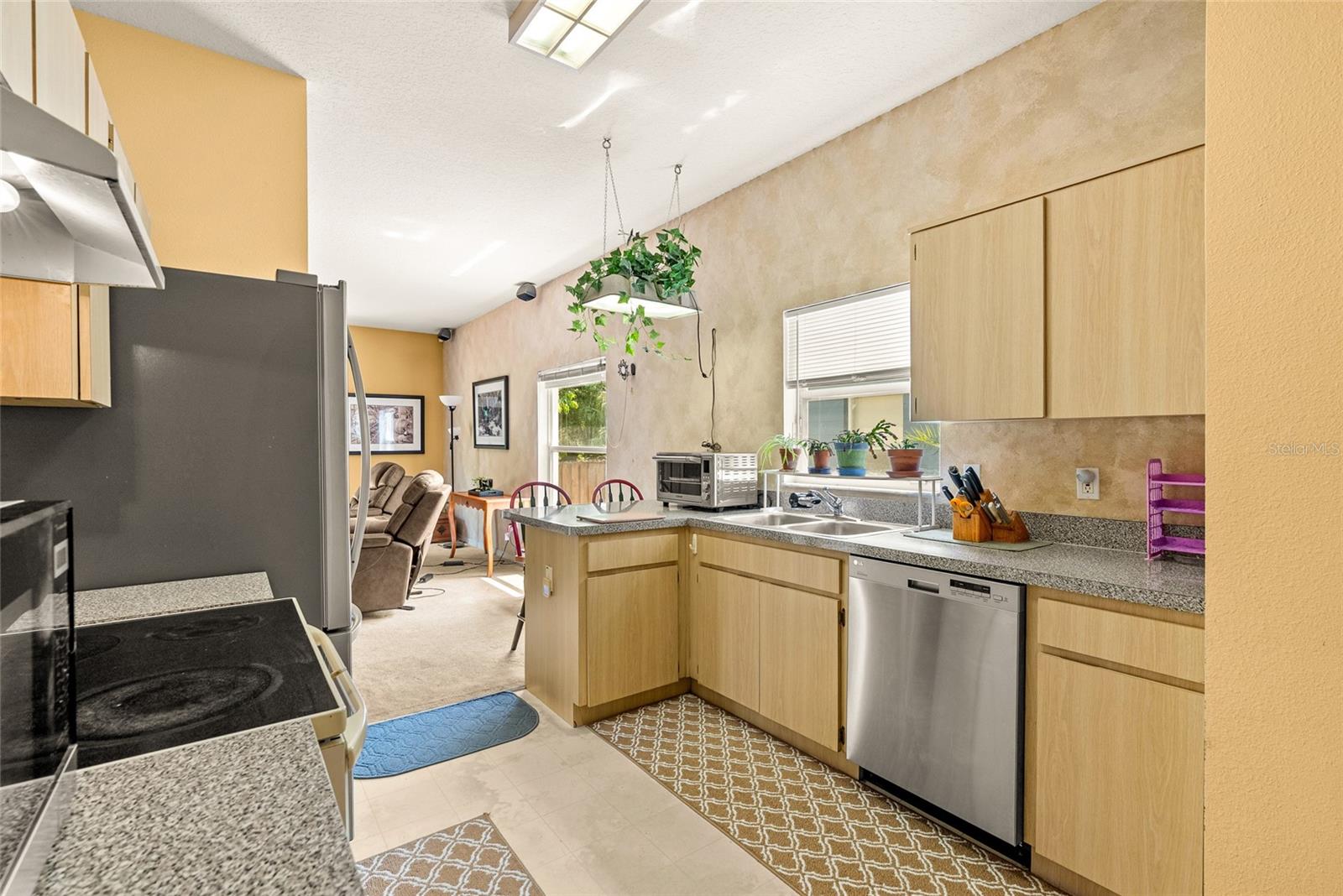 Image 21 of 38 For 8127 Packwood Avenue