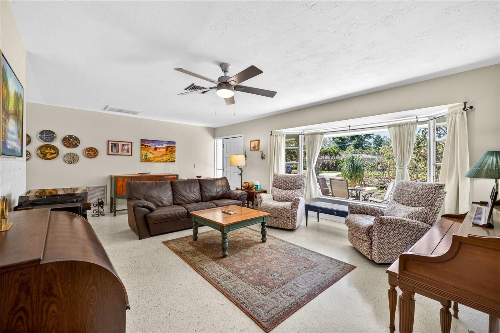 Image 11 of 74 For 6019 8th Avenue N