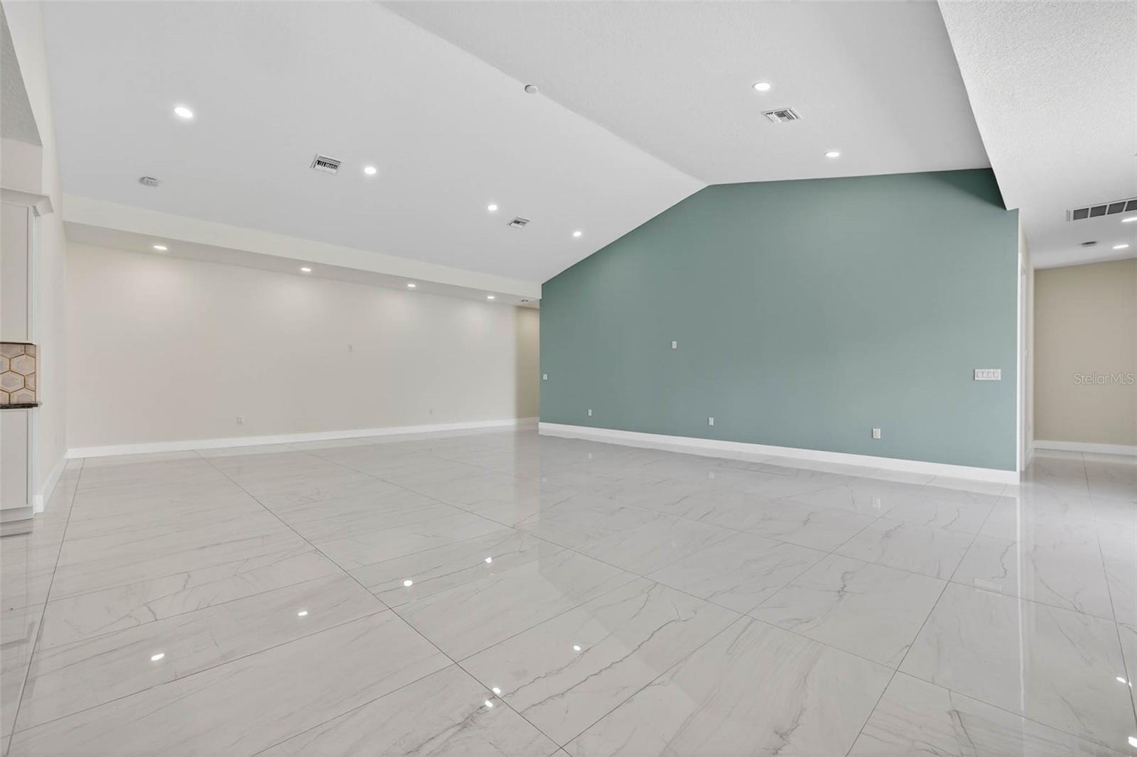 Image 10 of 72 For 14447 Mark Drive