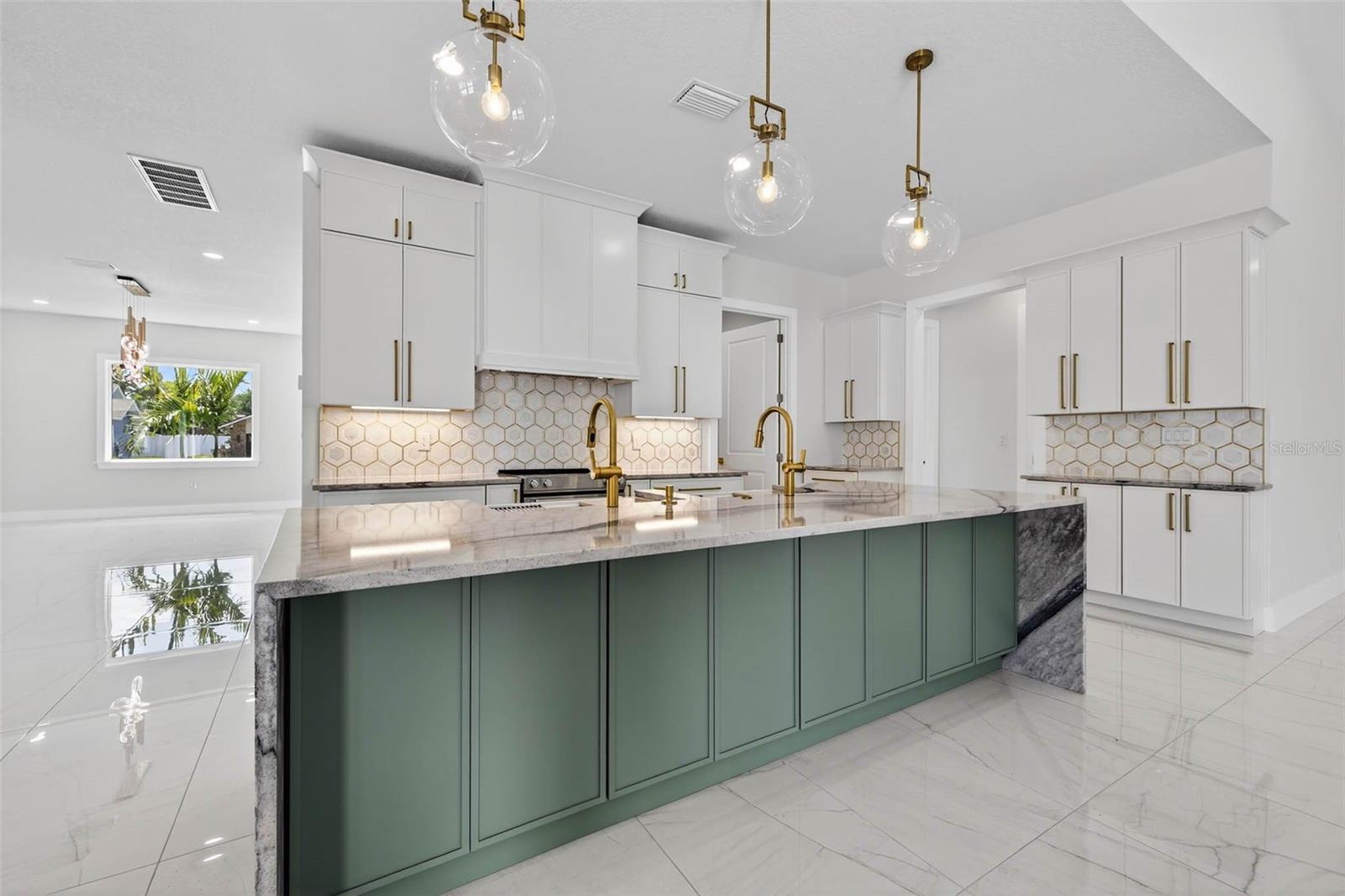 Image 15 of 72 For 14447 Mark Drive