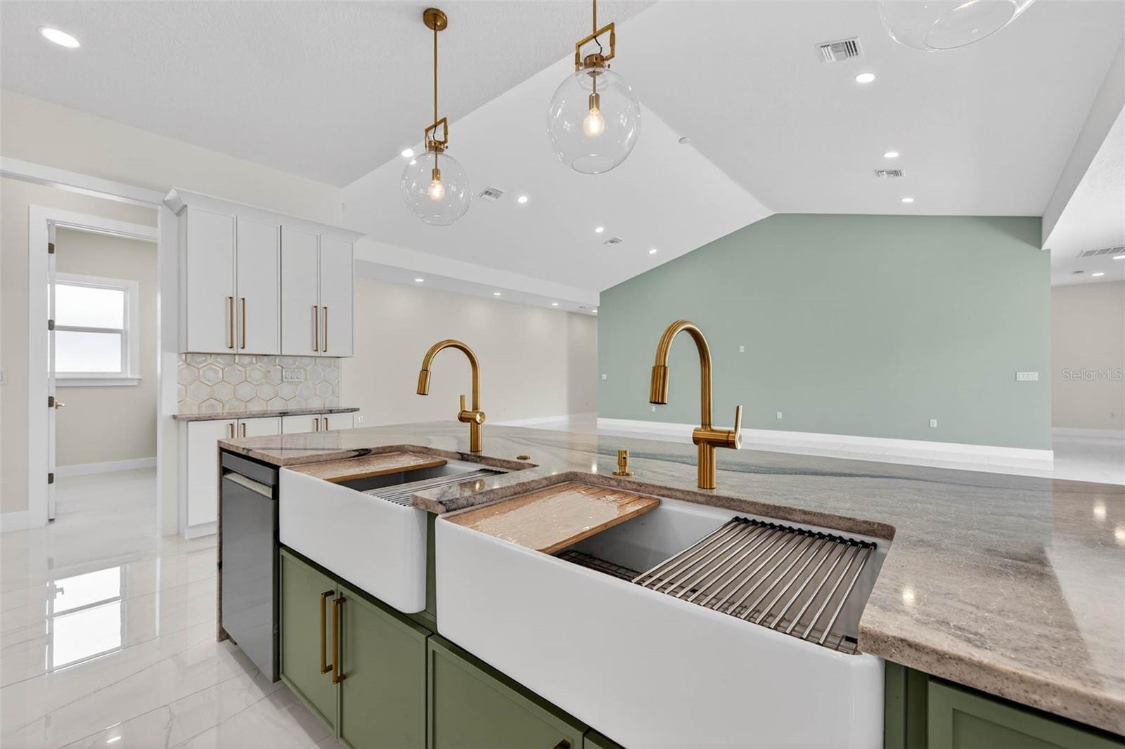 Image 18 of 72 For 14447 Mark Drive