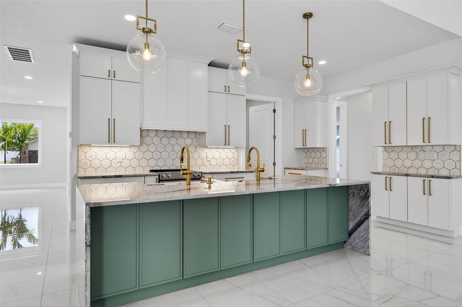 Image 19 of 72 For 14447 Mark Drive