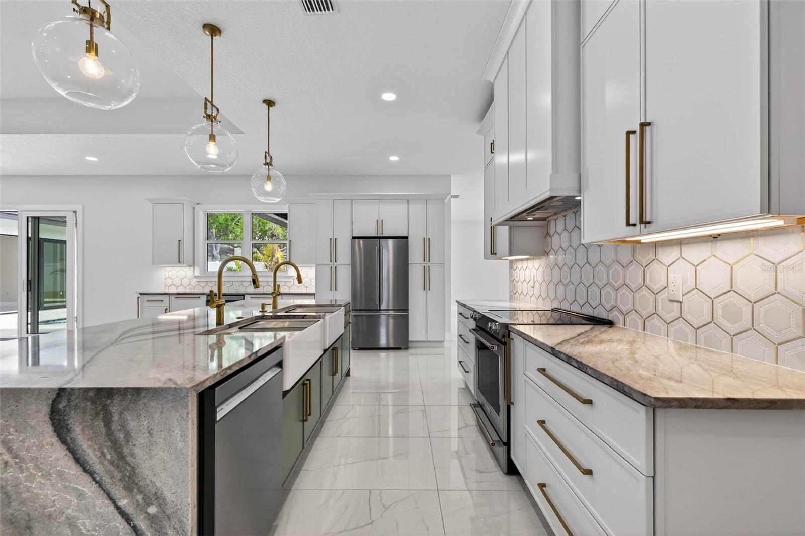 Image 21 of 72 For 14447 Mark Drive