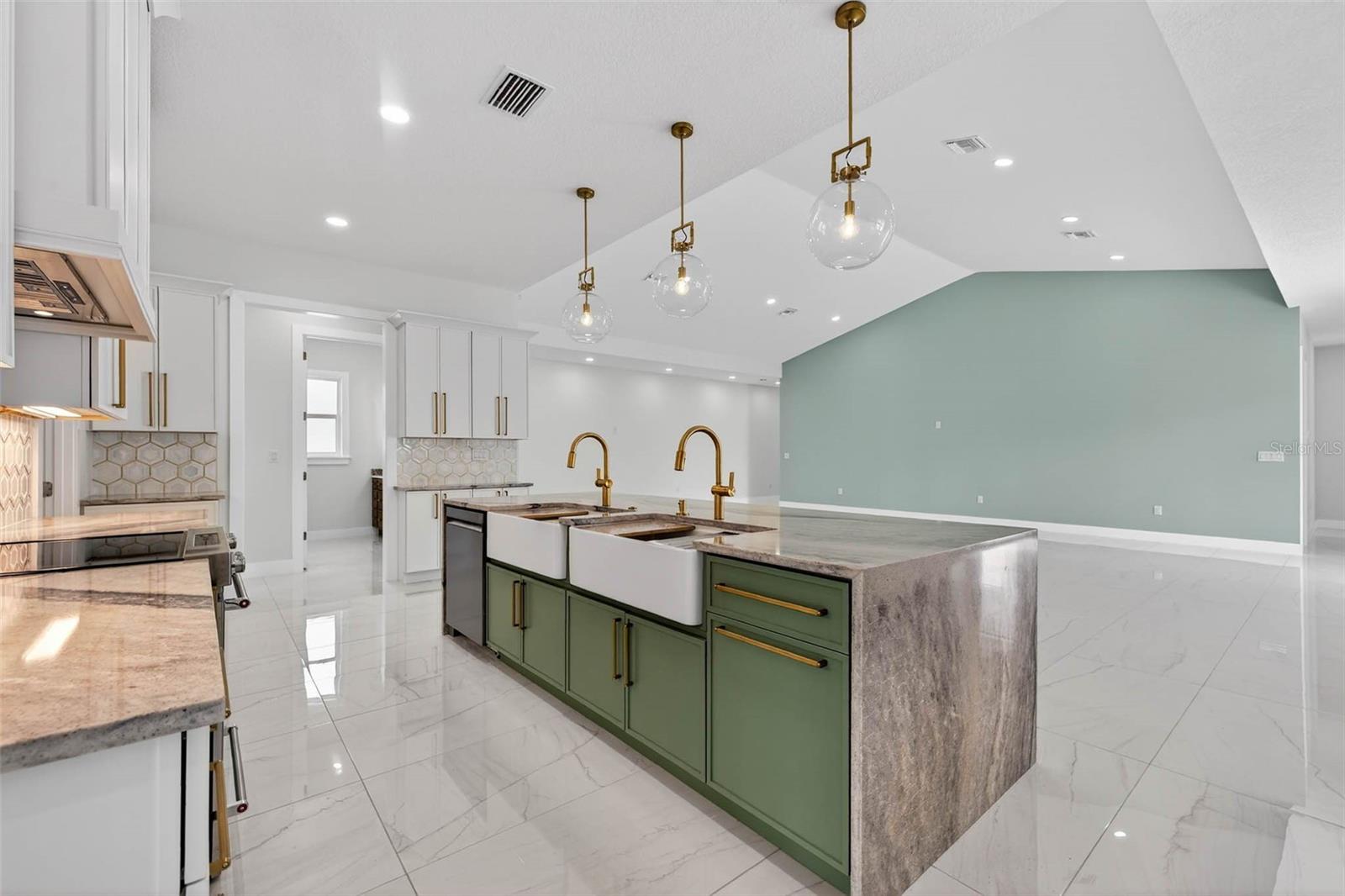 Image 24 of 72 For 14447 Mark Drive