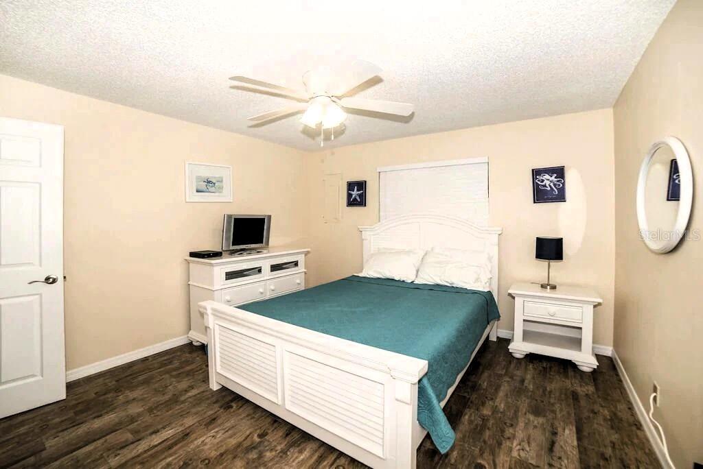 Image 42 of 57 For 725 1st Street