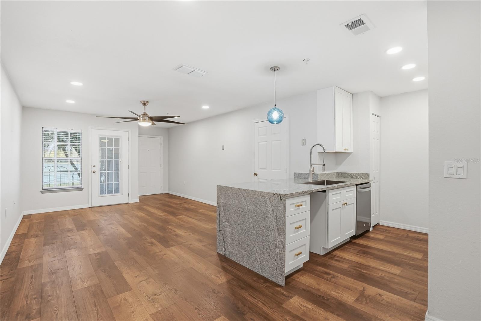 Image 10 of 48 For 8809 Manor Loop 106