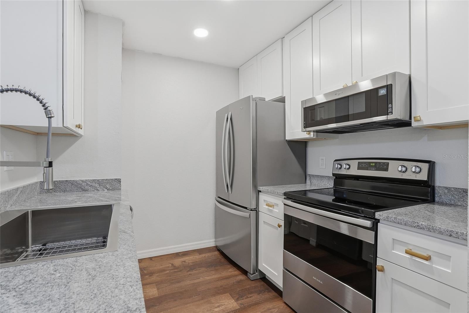 Image 12 of 48 For 8809 Manor Loop 106