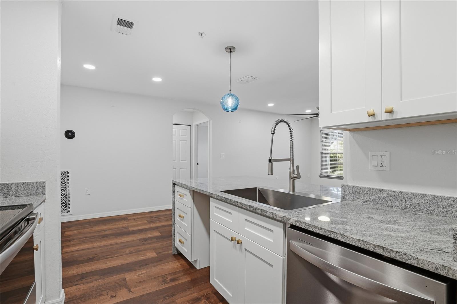 Image 16 of 48 For 8809 Manor Loop 106