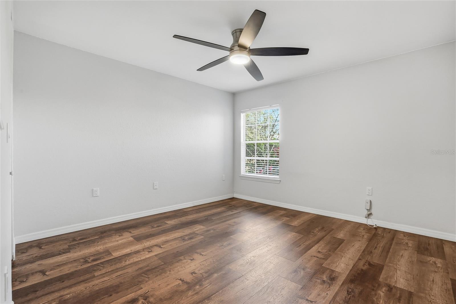 Image 18 of 48 For 8809 Manor Loop 106