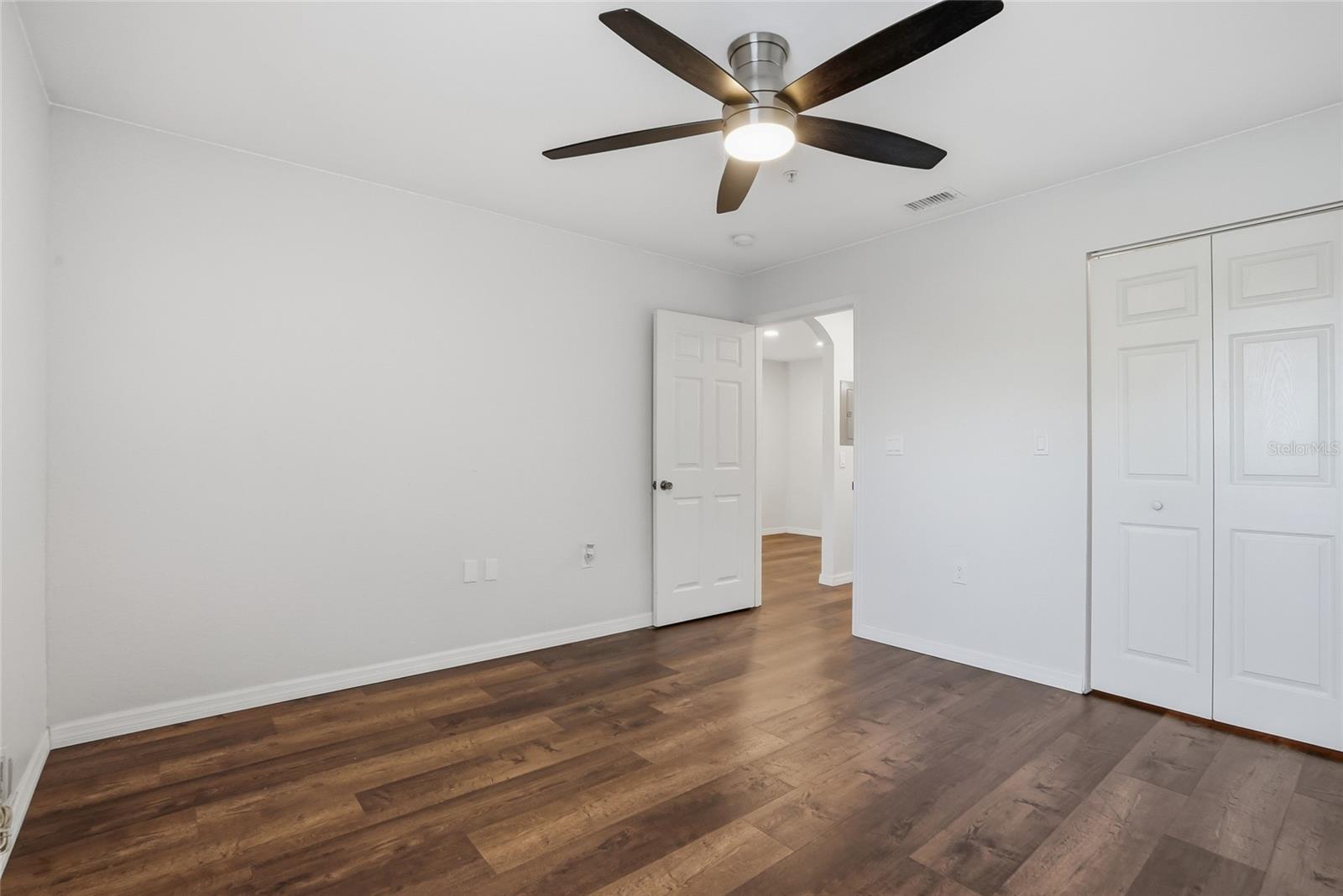 Image 19 of 48 For 8809 Manor Loop 106