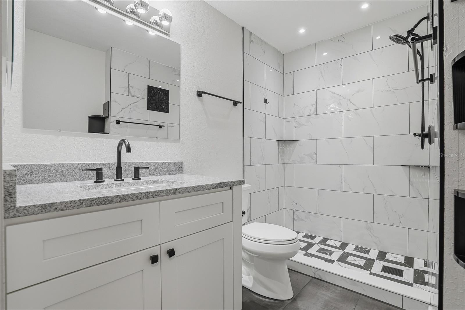 Image 21 of 48 For 8809 Manor Loop 106