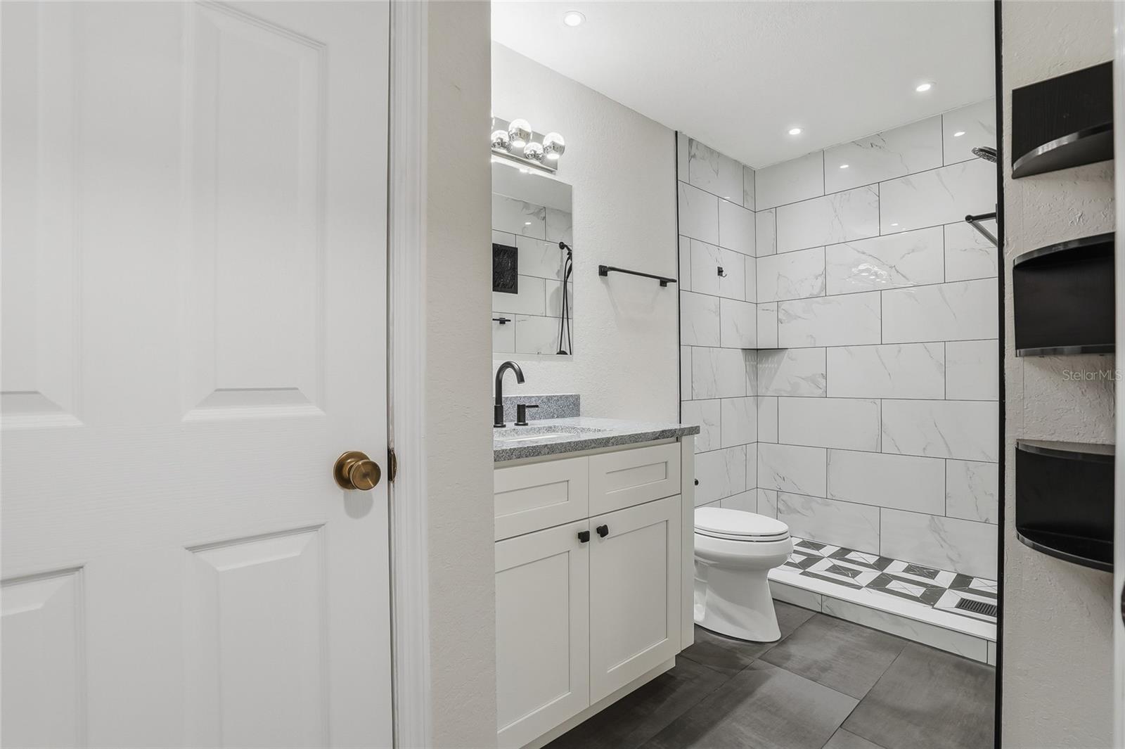 Image 22 of 48 For 8809 Manor Loop 106