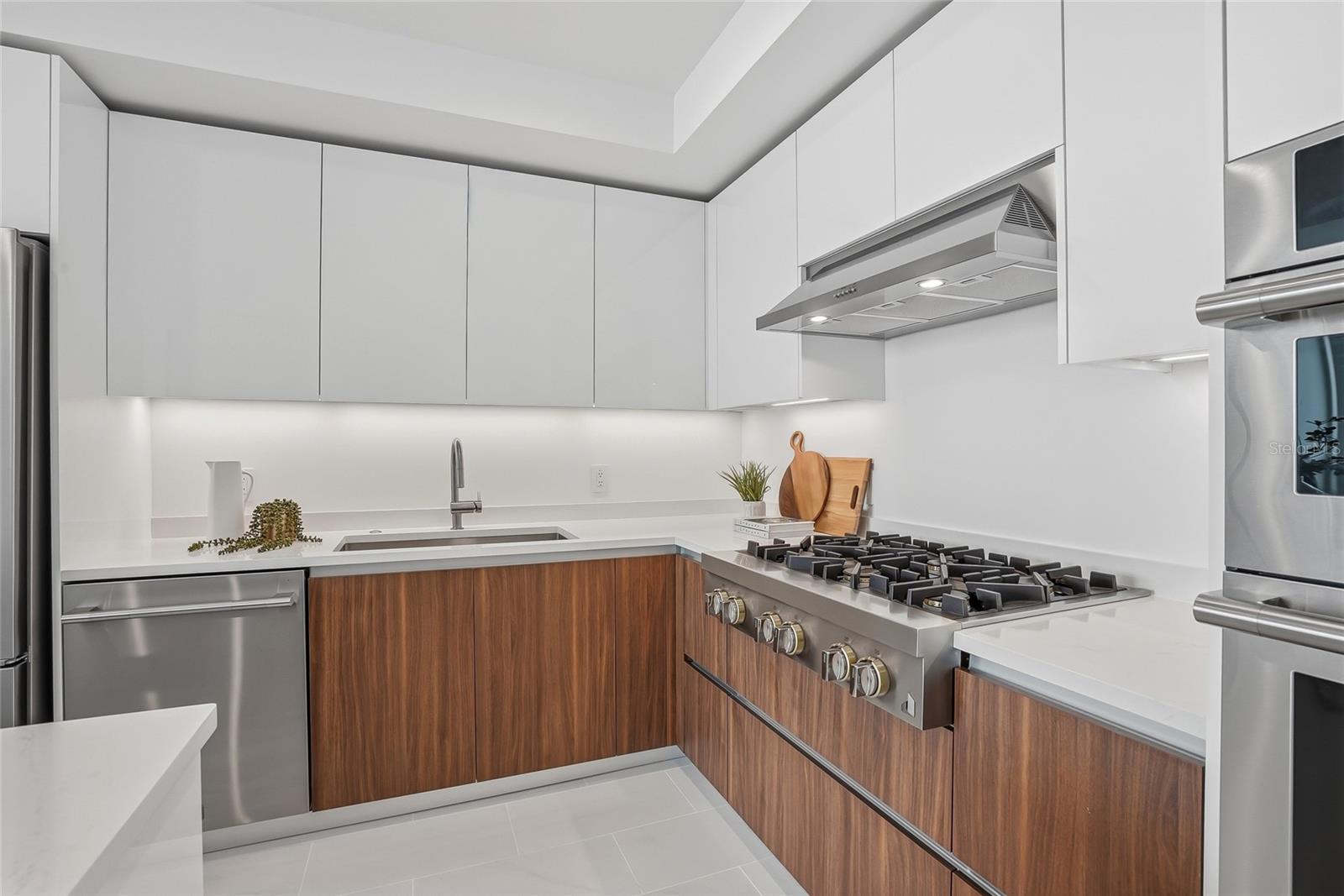 Image 10 of 71 For 400 Central Avenue 2008