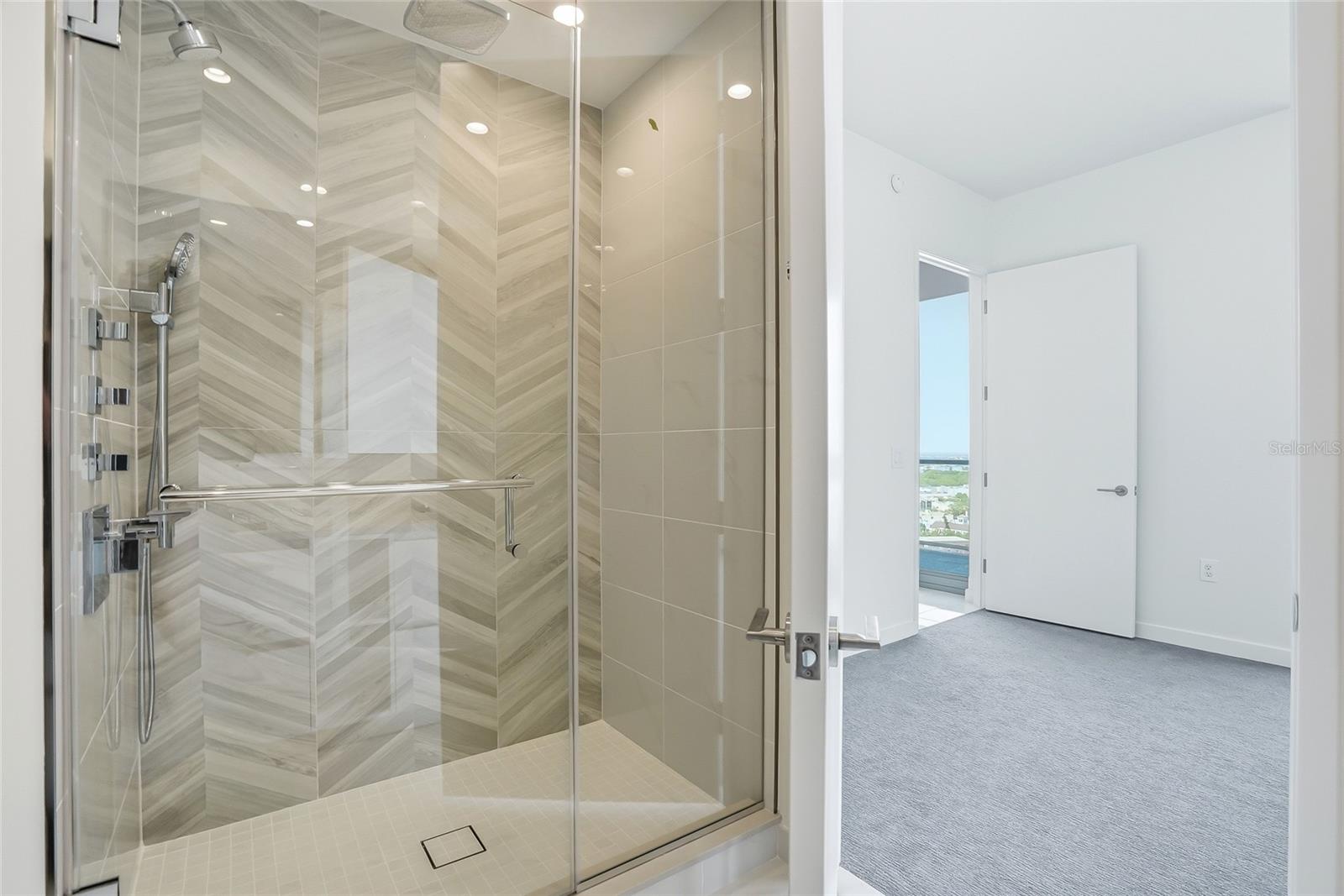 Image 33 of 71 For 400 Central Avenue 2008