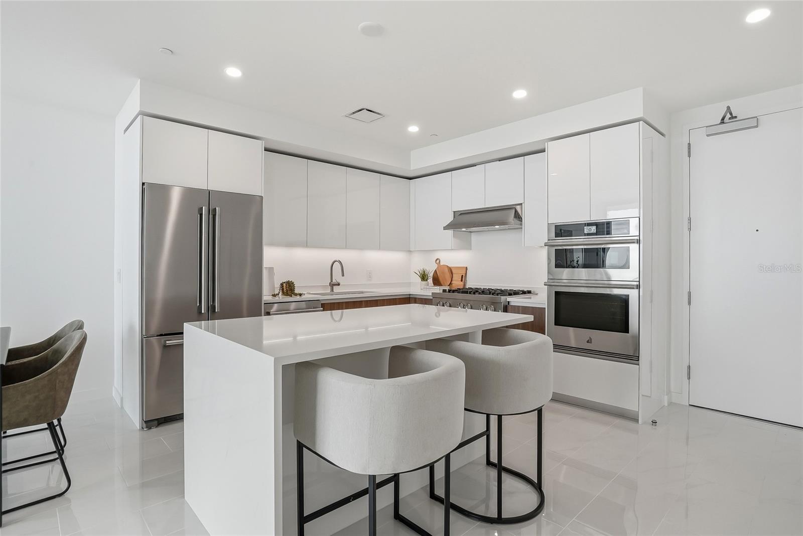 Image 6 of 71 For 400 Central Avenue 2008