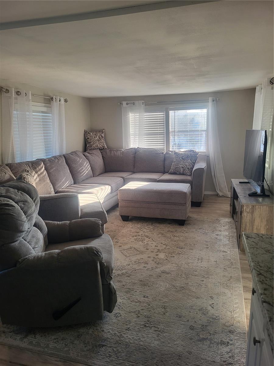 Image 5 of 26 For 6580 Seminole Boulevard 424