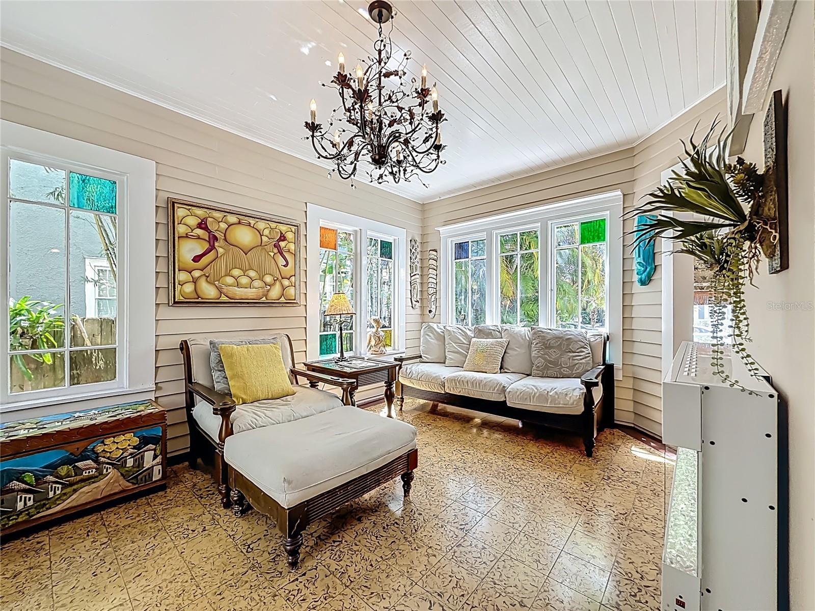 Listing photo id 8 for 315 8th Avenue Ne