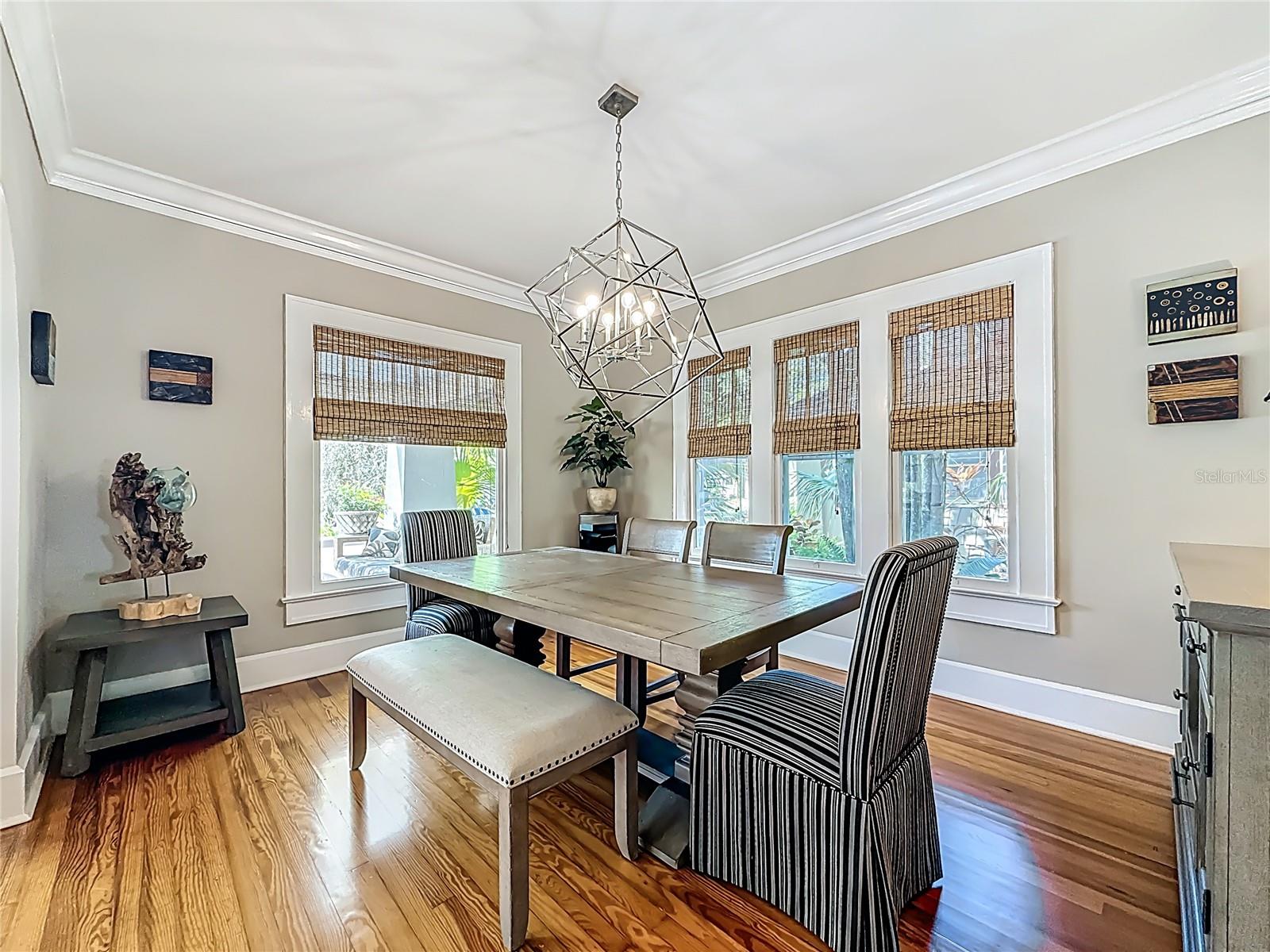 Listing photo id 9 for 315 8th Avenue Ne