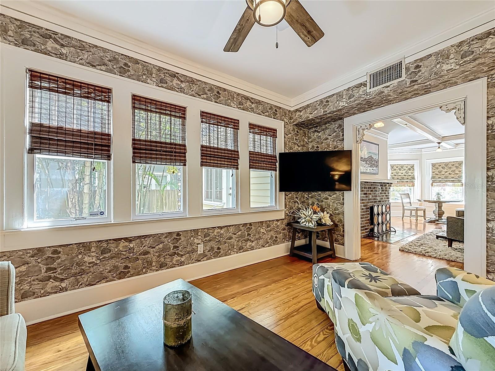 Listing photo id 12 for 315 8th Avenue Ne