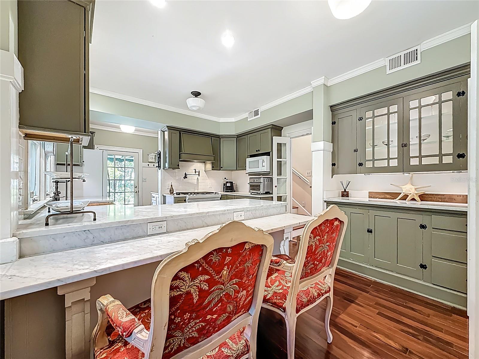 Listing photo id 13 for 315 8th Avenue Ne