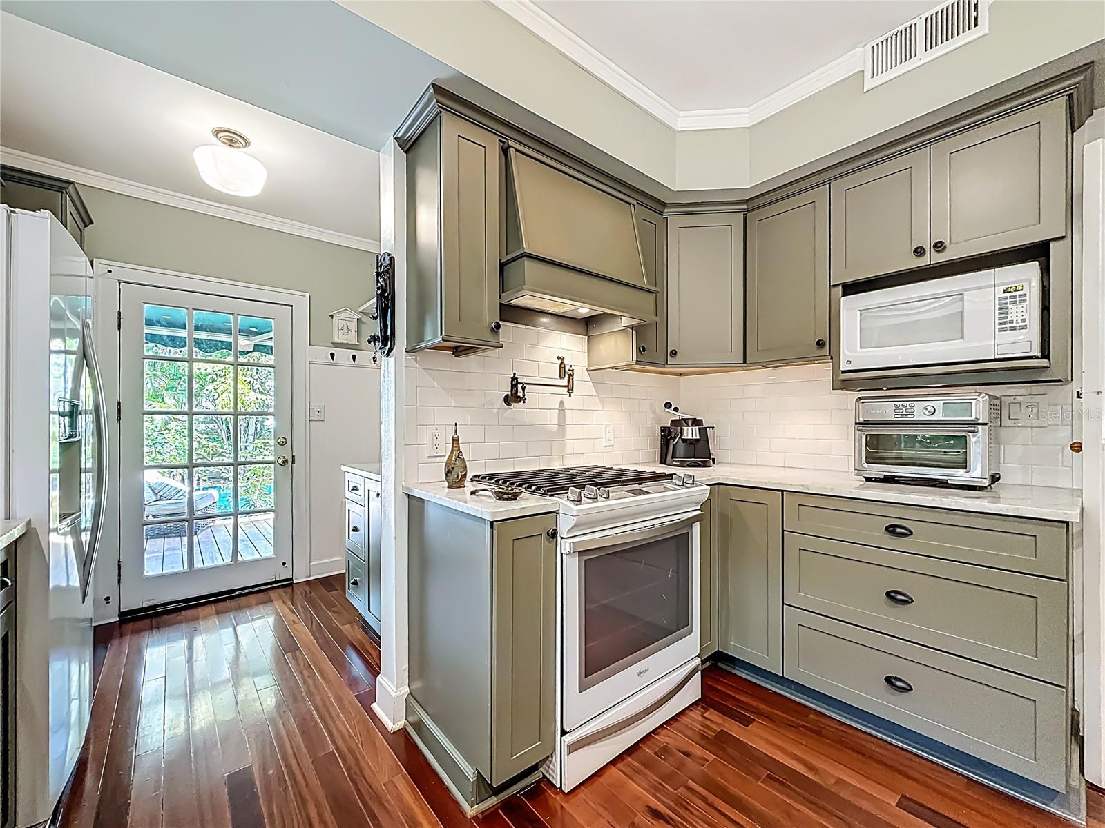 Listing photo id 14 for 315 8th Avenue Ne