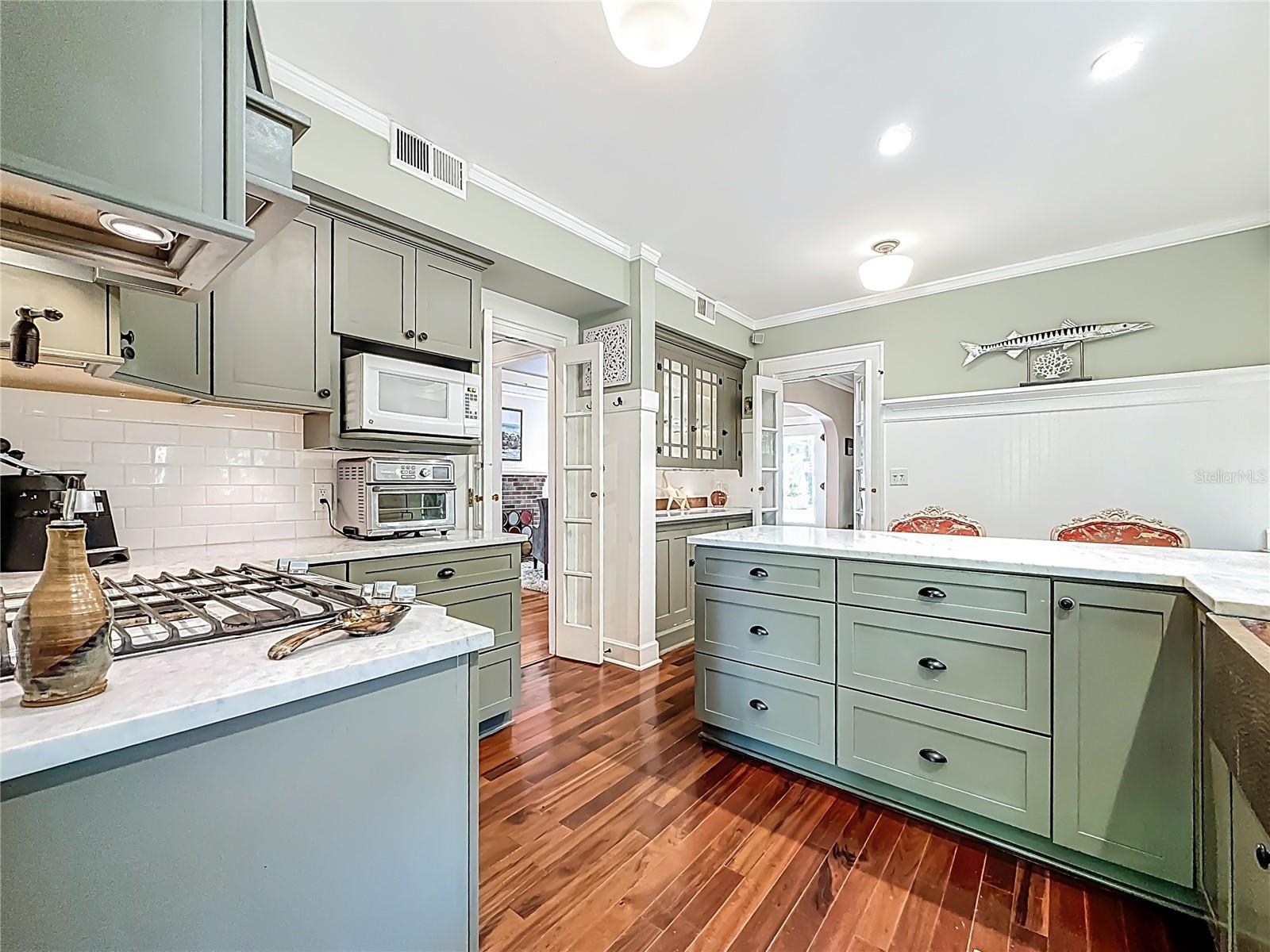 Listing photo id 15 for 315 8th Avenue Ne