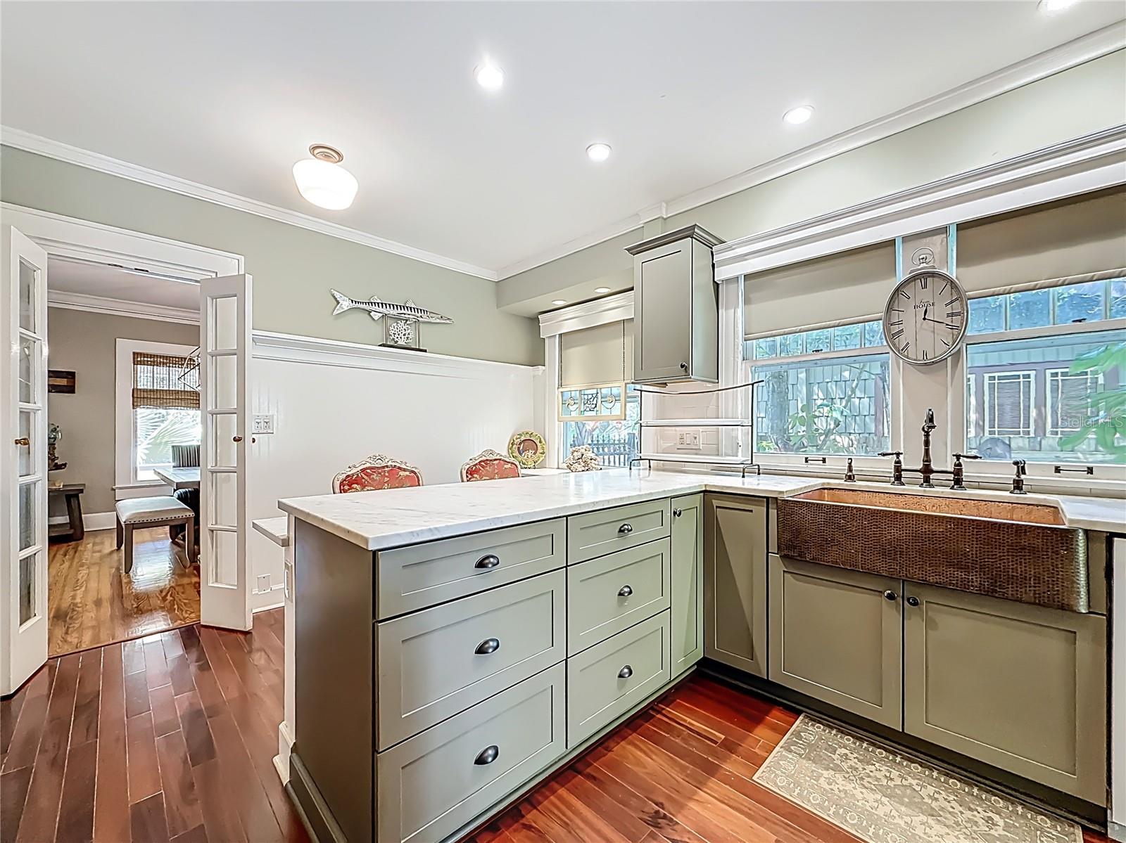 Listing photo id 16 for 315 8th Avenue Ne