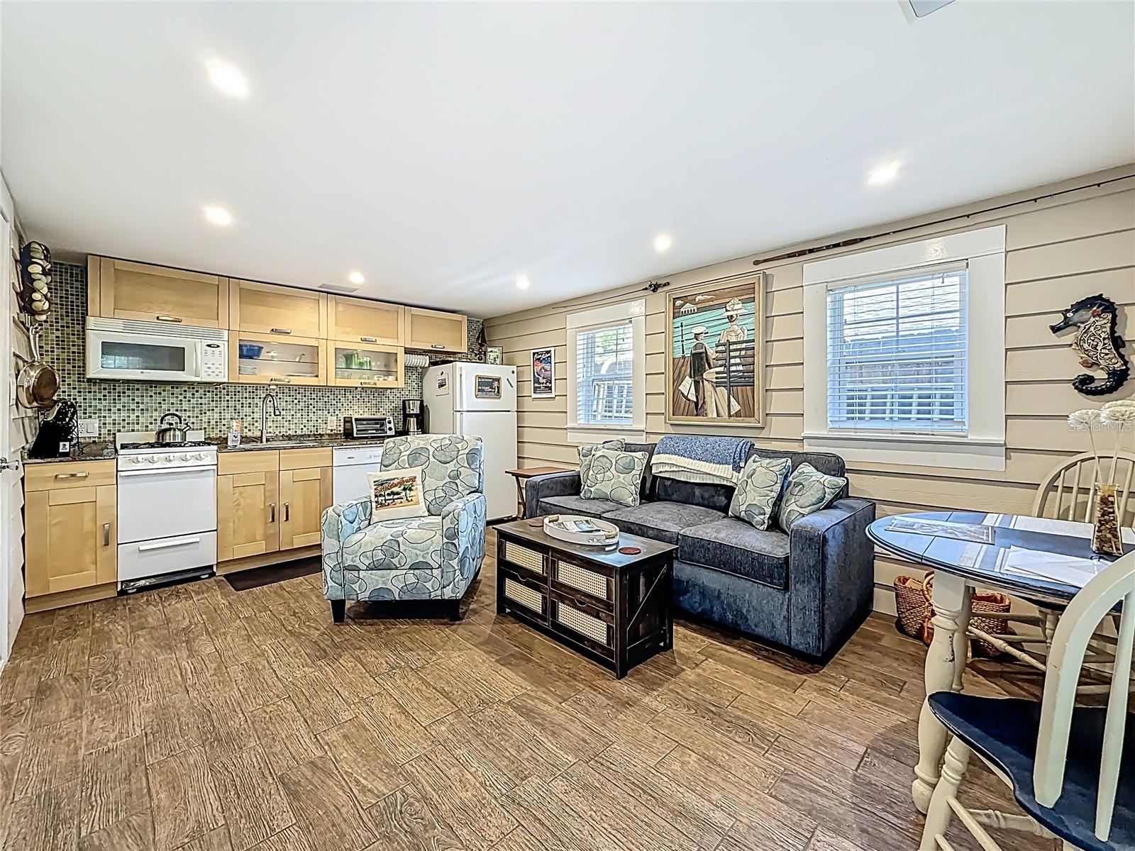 Listing photo id 35 for 315 8th Avenue Ne