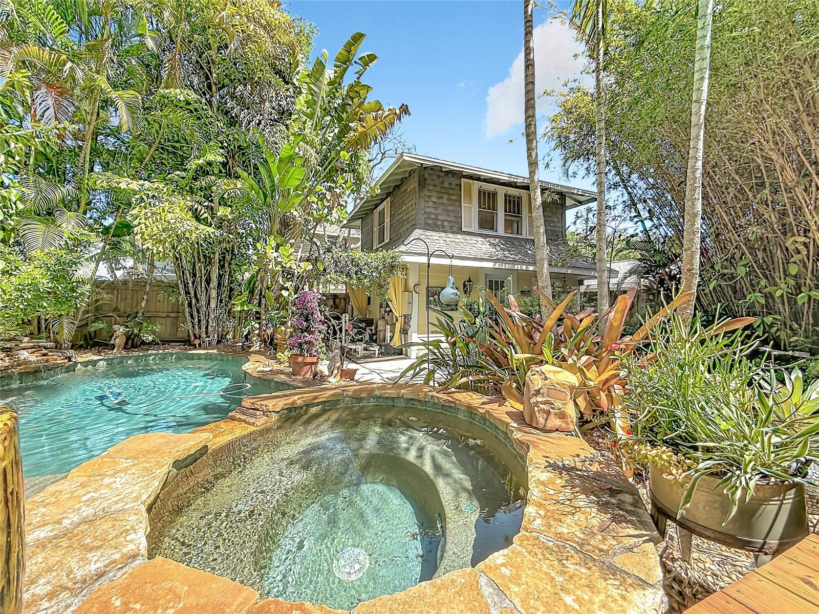 Listing photo id 44 for 315 8th Avenue Ne