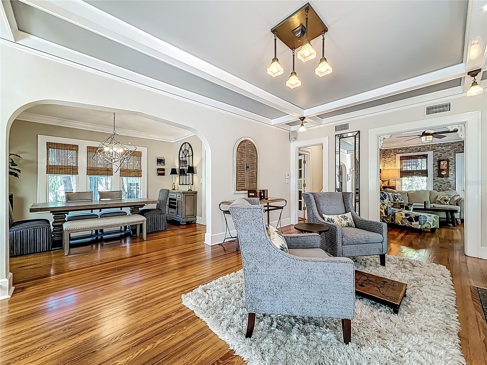 Listing photo id 4 for 315 8th Avenue Ne