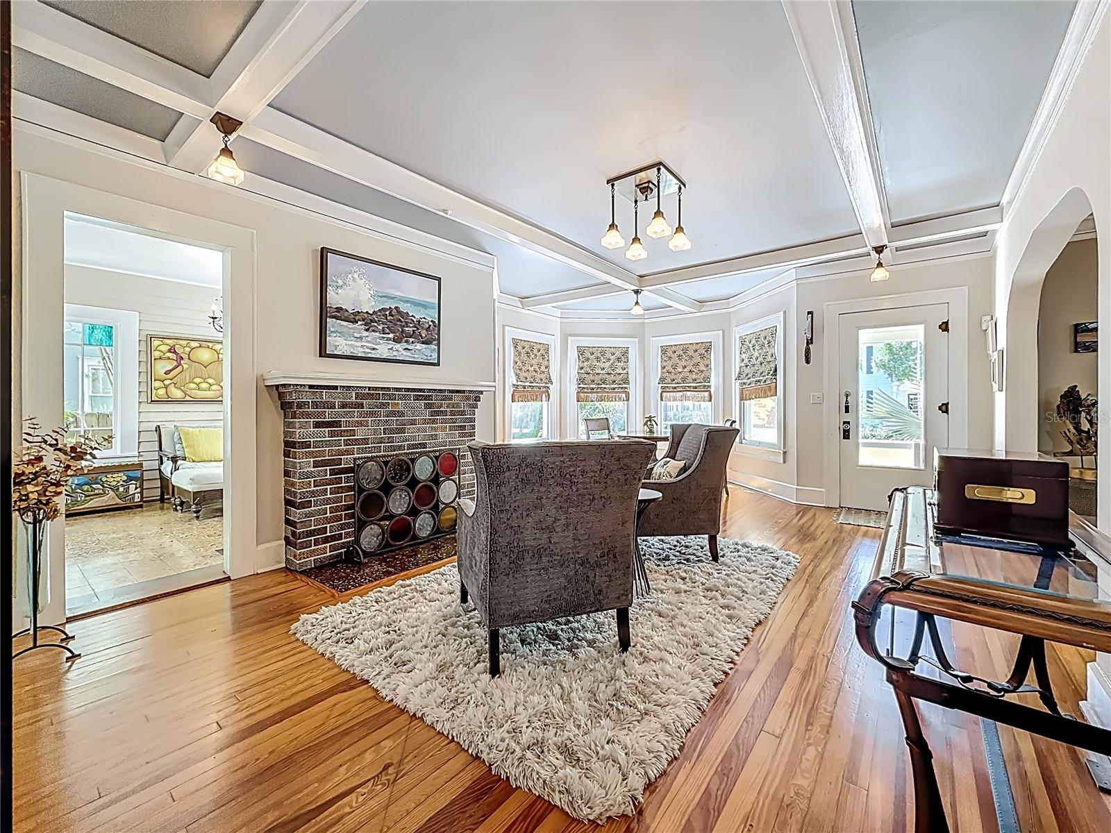 Listing photo id 6 for 315 8th Avenue Ne