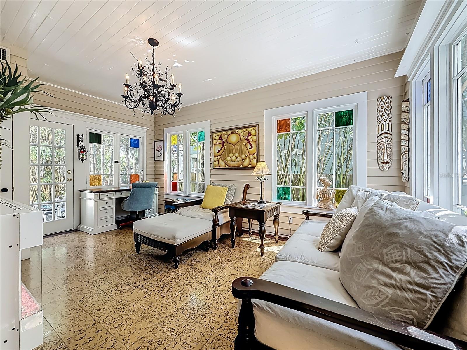 Listing photo id 7 for 315 8th Avenue Ne