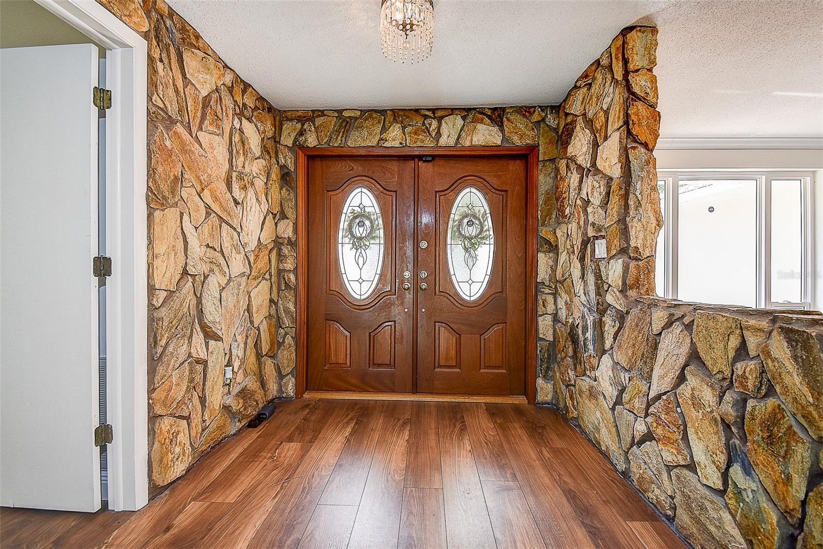 Image 4 of 50 For 2840 Pheasant Run