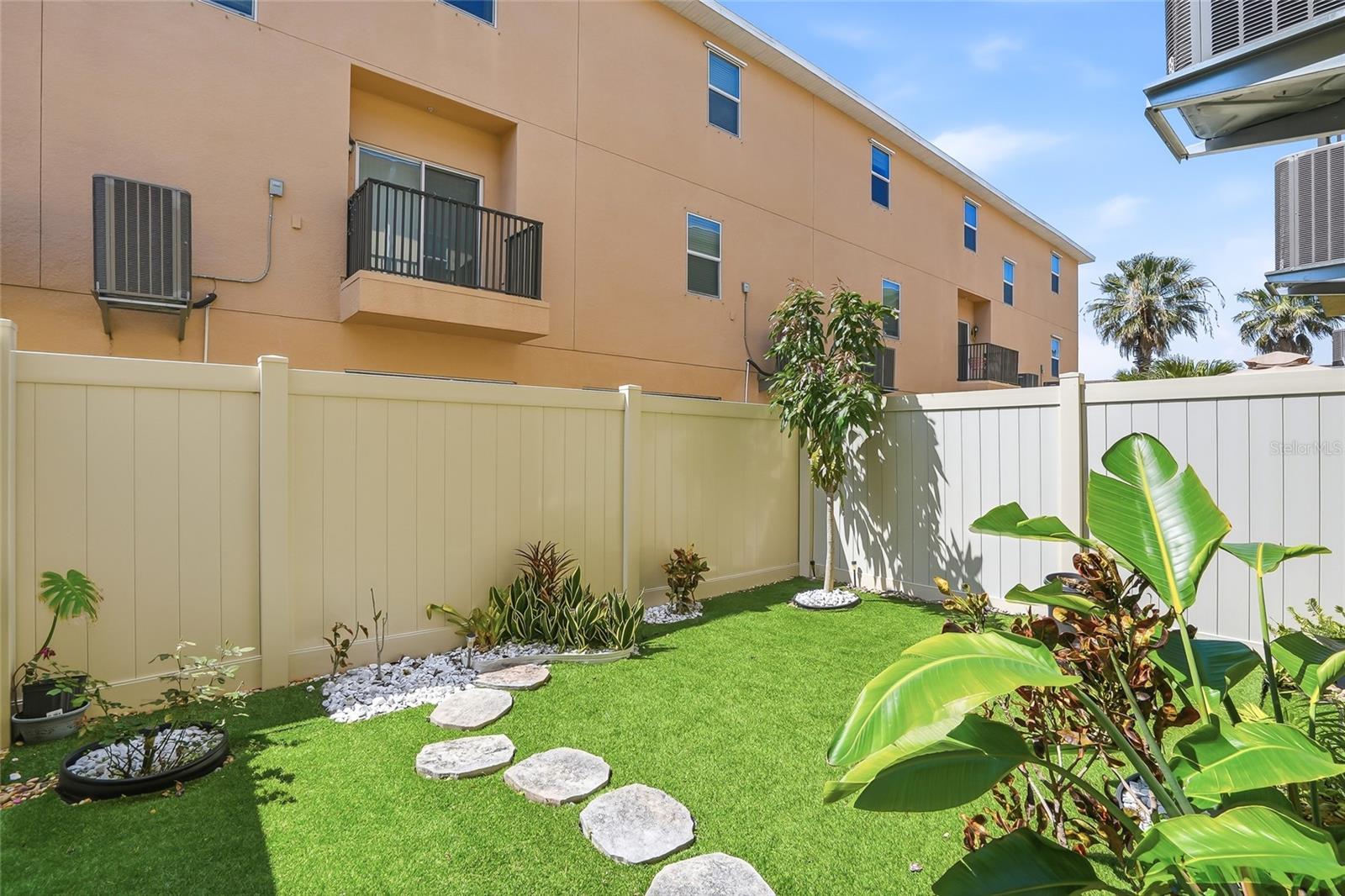 Image 10 of 58 For 5523 Yellowfin Court