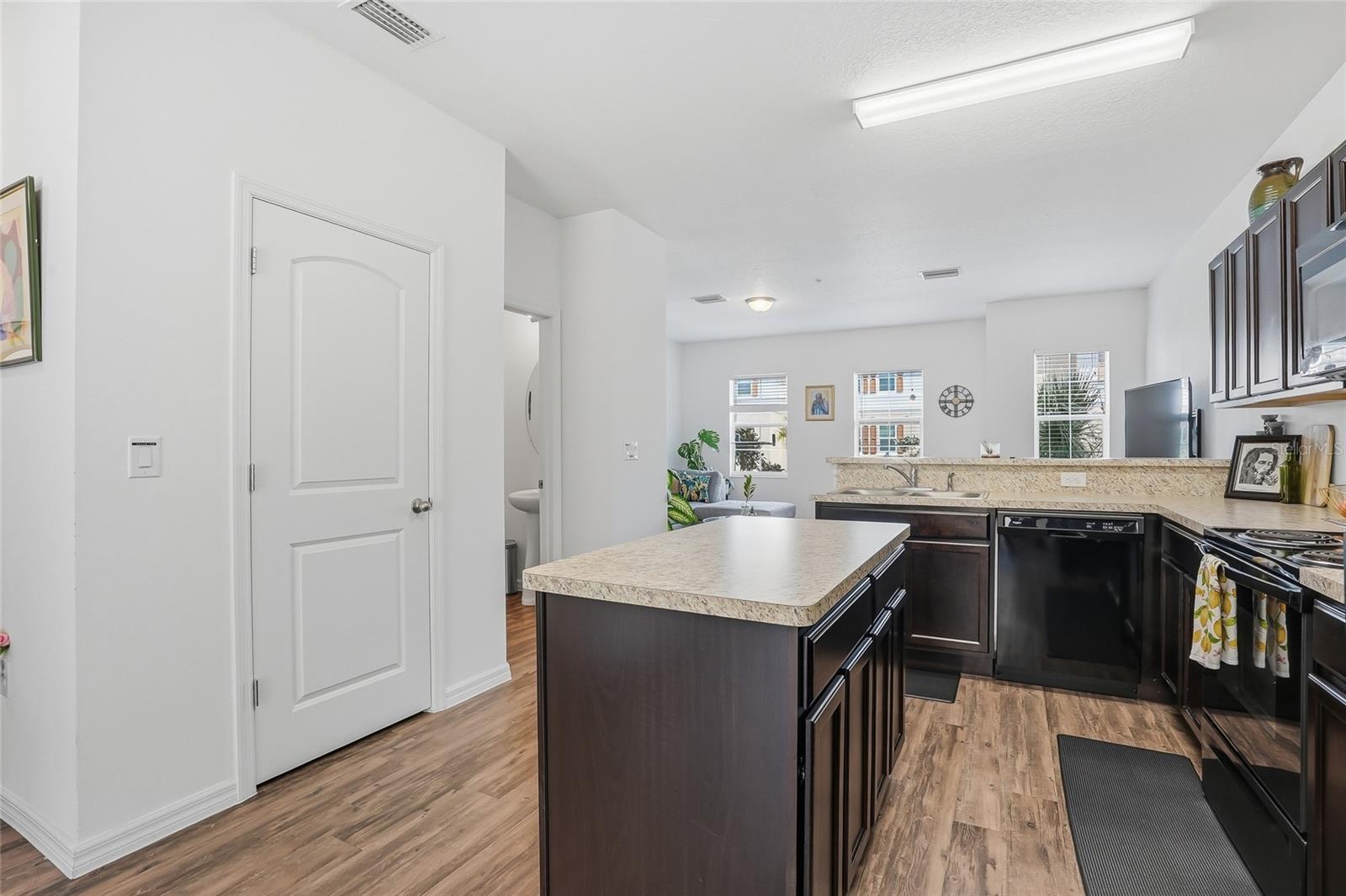 Image 22 of 58 For 5523 Yellowfin Court