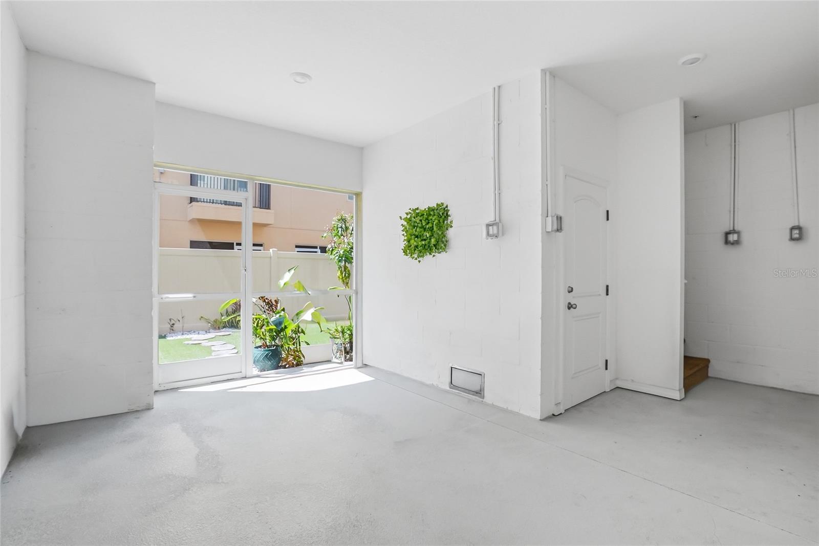 Image 7 of 58 For 5523 Yellowfin Court