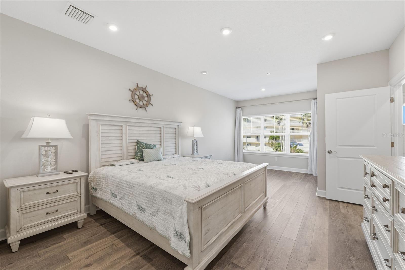 Image 22 of 59 For 2516 Coral Court