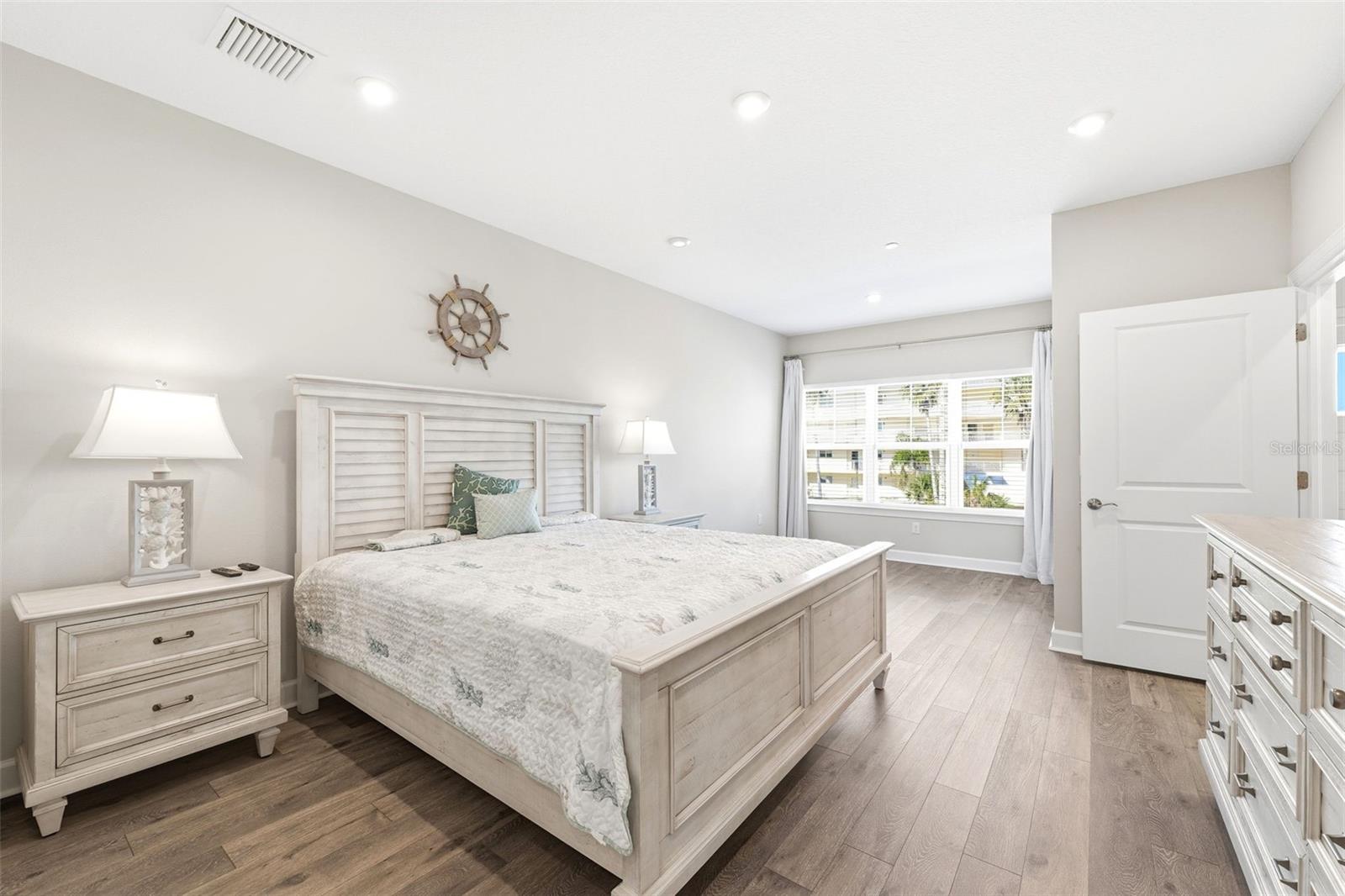 Image 23 of 59 For 2516 Coral Court