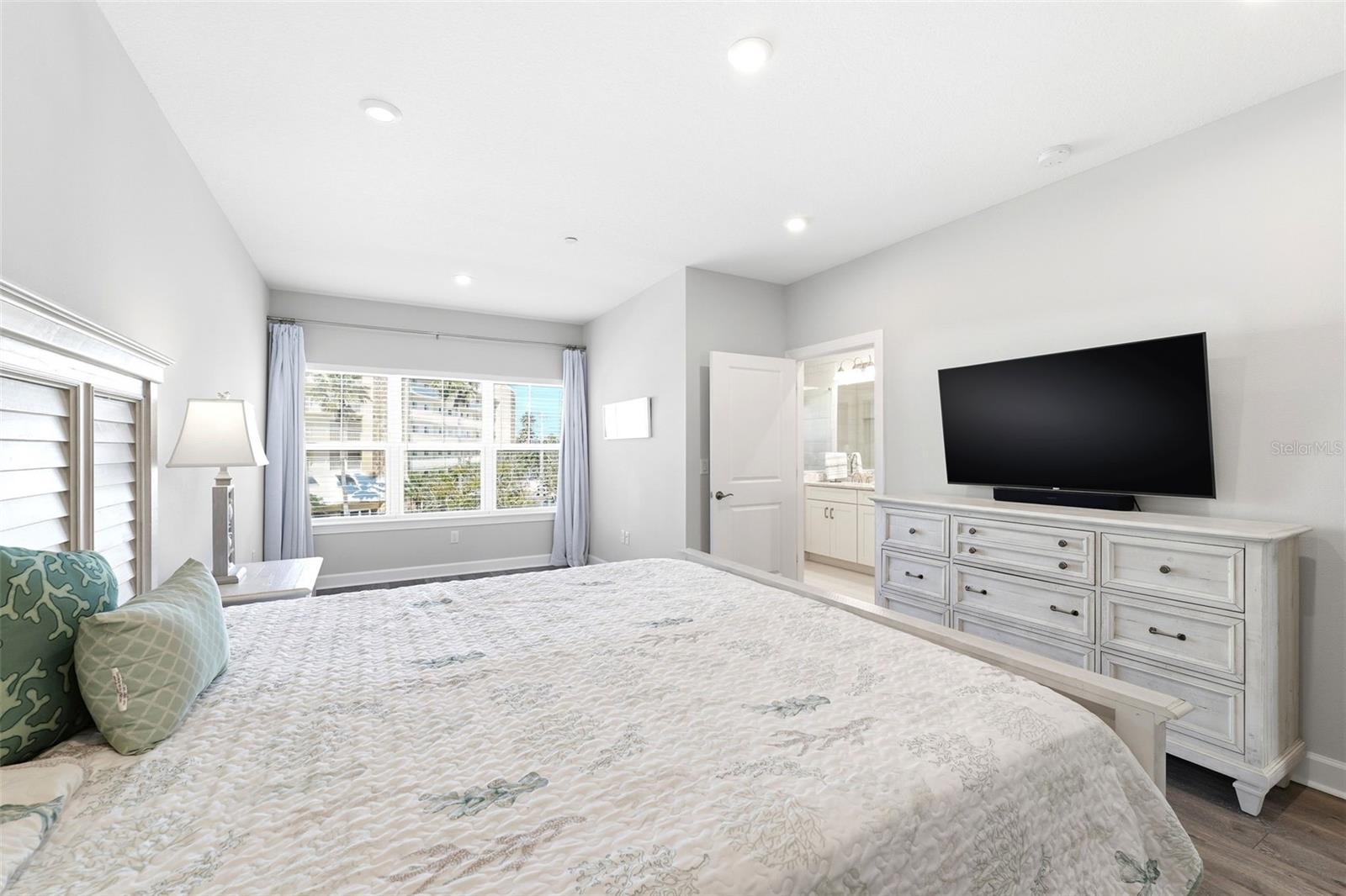 Image 26 of 59 For 2516 Coral Court