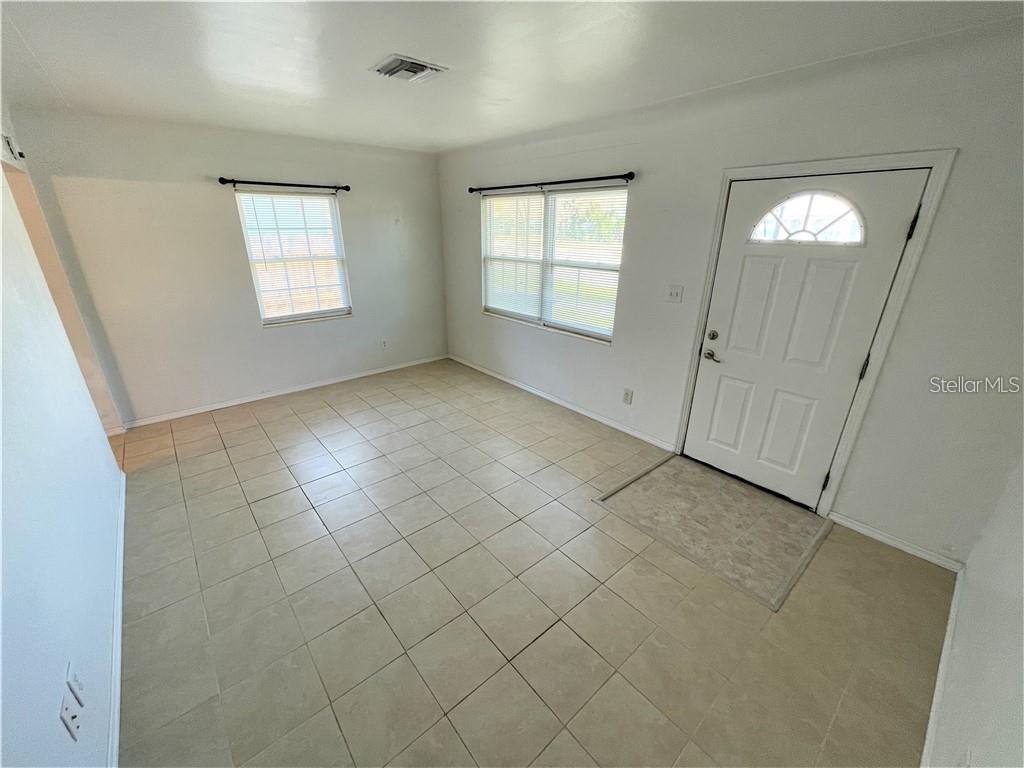 Image 5 of 9 For 2334 38th Avenue N