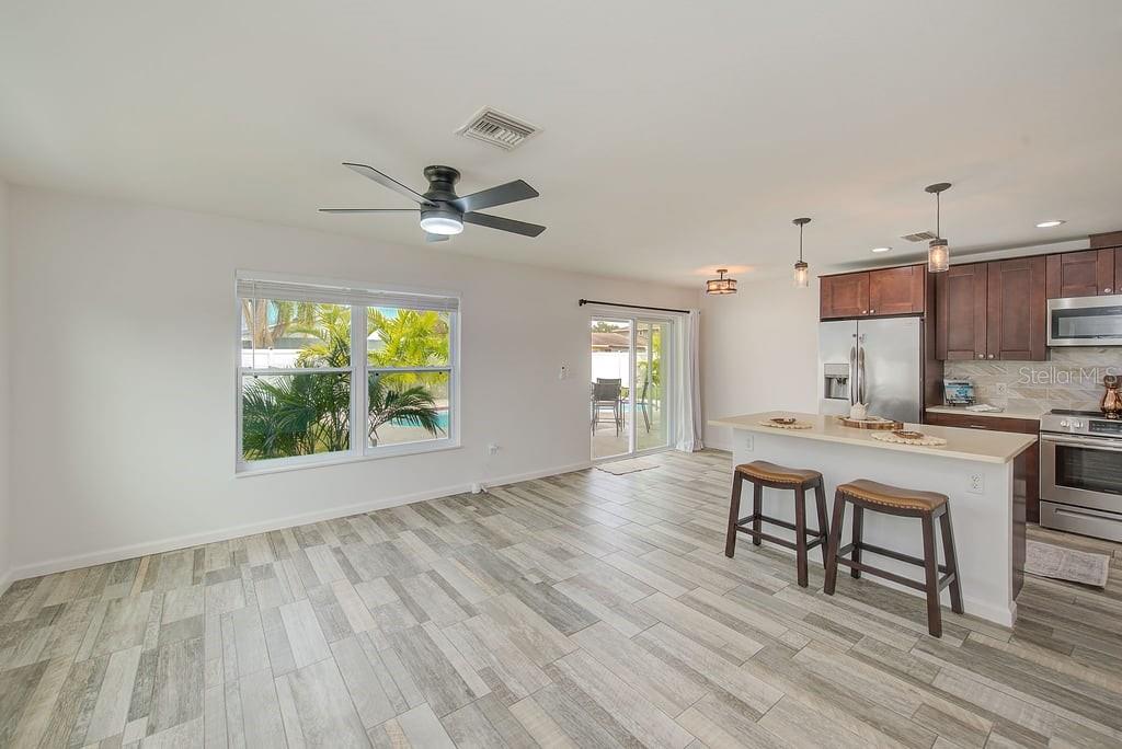 Image 8 of 16 For 2589 Sunny Breeze Avenue B