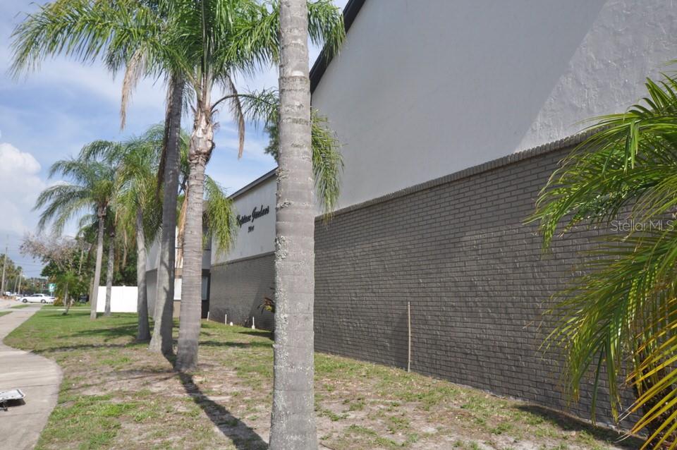 Image 5 of 13 For 3914 Neptune Street 30